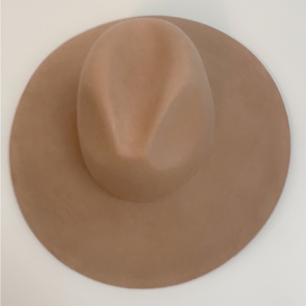 Gigi hat
